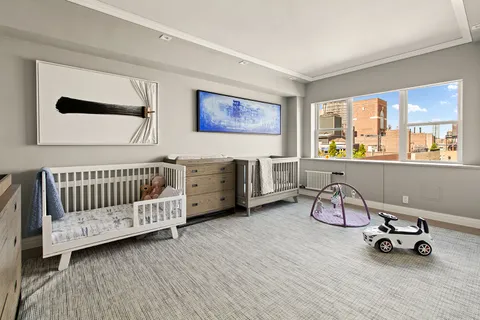 $3,895,000 | 165 East 72nd Street, Unit 19L | Lenox Hill