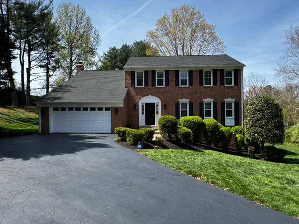 $1,500,000 | 1630 Lozano Drive, Vienna, VA 22182