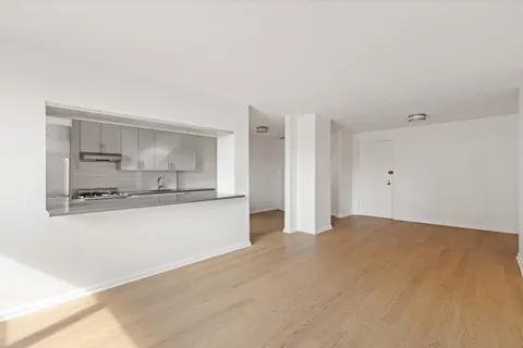 $1,300,000 | 77 7th Avenue, Unit 12P | Chelsea