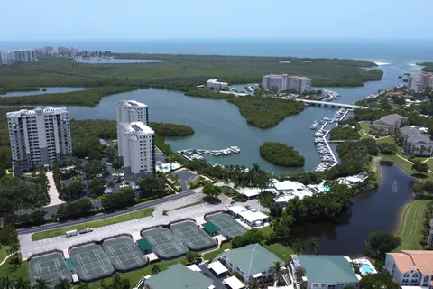 $420,500 | 680 Wiggins Lake Drive, Unit 202, Naples, FL 34110