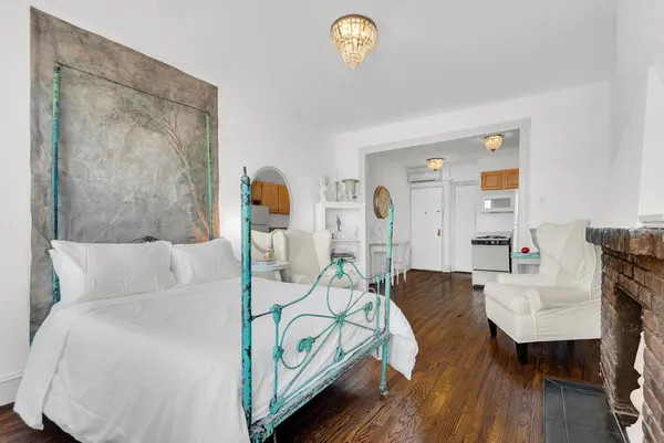 $395,000 | 352 West 12th Street, Unit 5B | West Village