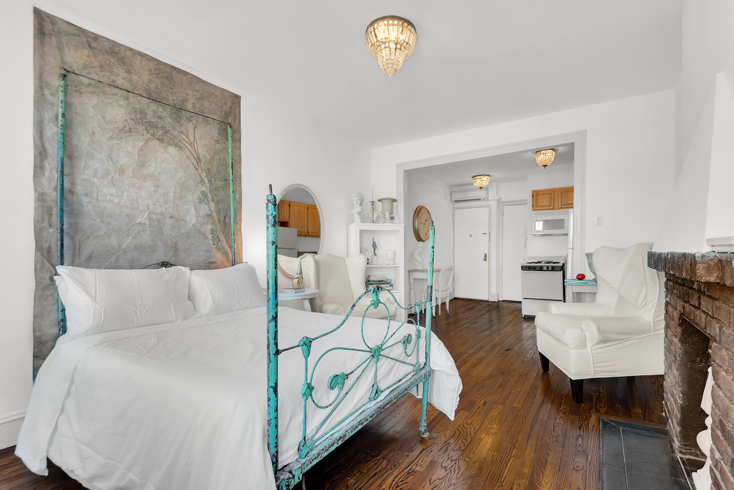 352 West 12th Street, Unit 5B Manhattan, NY 10014 - Photo 2 of 6