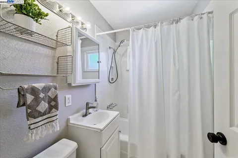 Contact Agent | 168 Albatross Avenue, Livermore, CA 94551