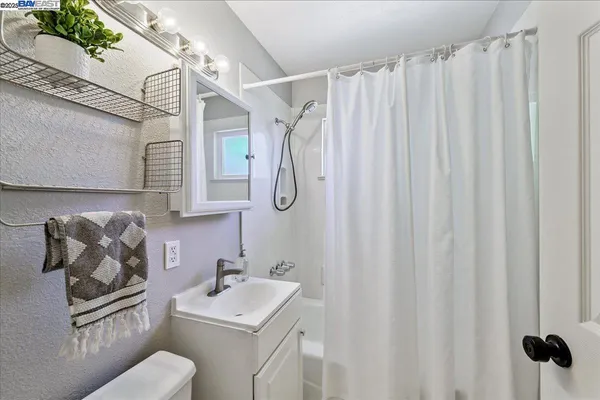 Contact Agent | 168 Albatross Avenue, Livermore, CA 94551