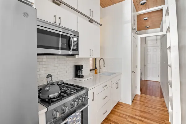 $499,000 | 521 East 83rd Street, Unit 1W | Upper East Side