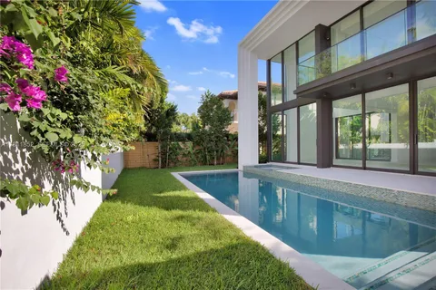 $6,350,000 | 5630 Pine Tree Drive, Miami Beach, FL 33140