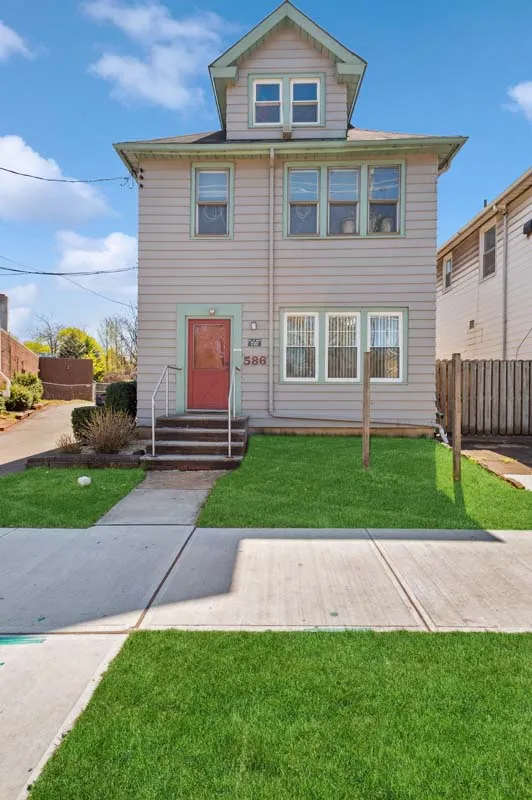 $3,300 | 586 Livingston Avenue, North Brunswick, NJ 08902