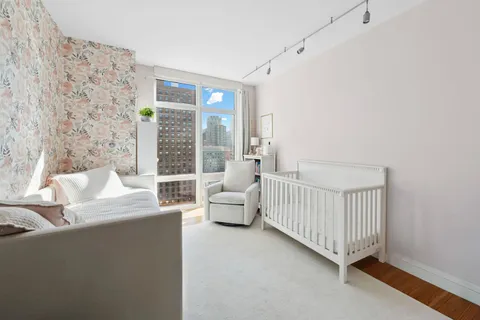 $2,250,000 | 555 West 59th Street, Unit 25E | Upper West Side