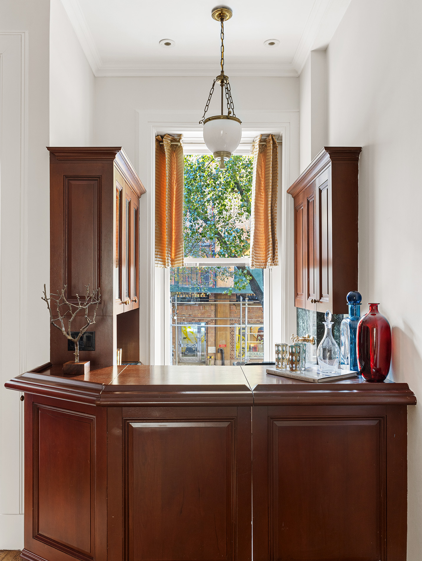 145 East 63rd Street Manhattan, NY 10065 - Photo 3 of 26