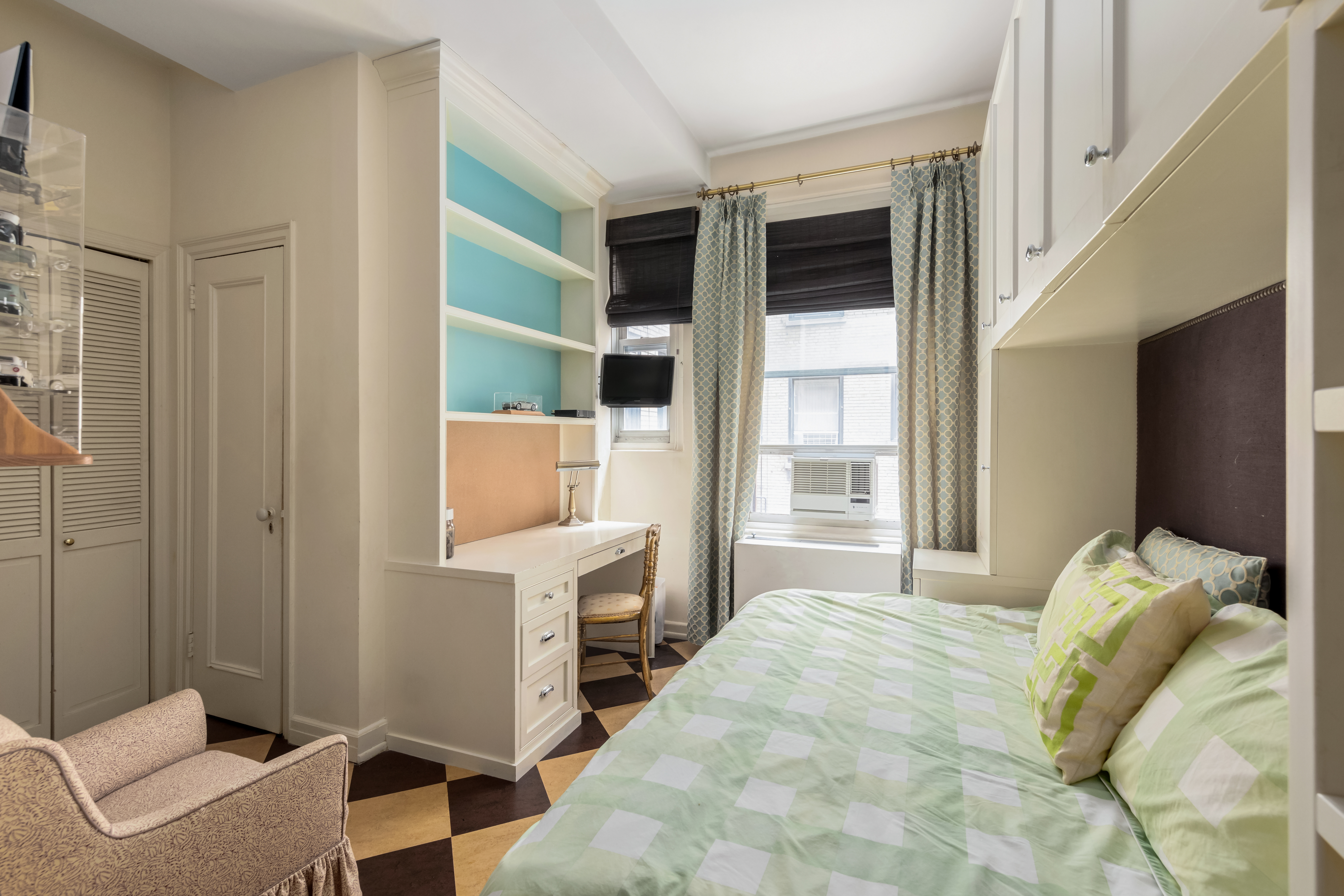 33 East 70th Street, Unit 8C Manhattan, NY 10021 - Photo 16 of 18