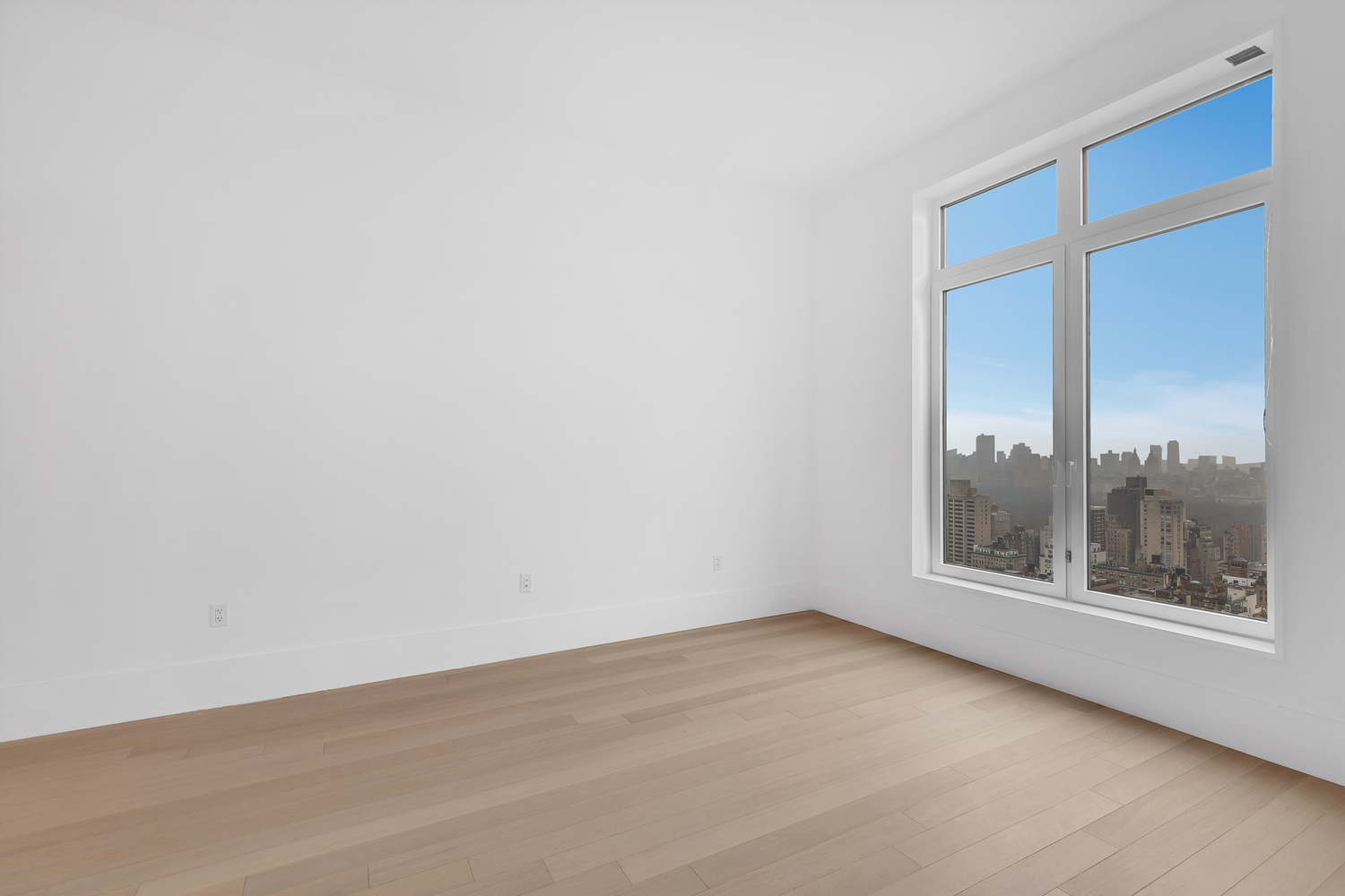 200 East 83rd Street, Unit 34A Manhattan, NY 10028 - Photo 6 of 34 an empty room with a window