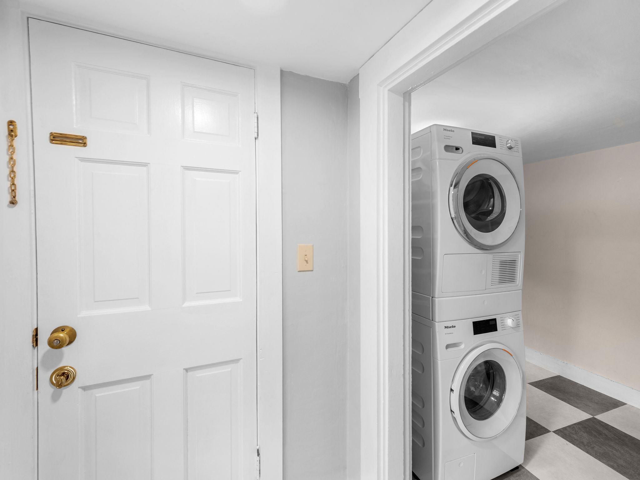 12 Darling Street, Unit 2 Marblehead, MA 01945 - Photo 23 of 31