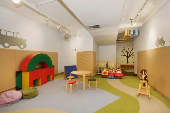 a view of an entryway with workspace