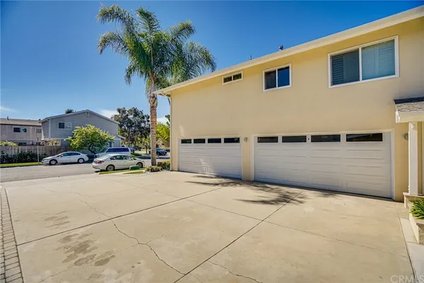 $3,195 | 301 Oswego Avenue, Huntington Beach, CA 92648
