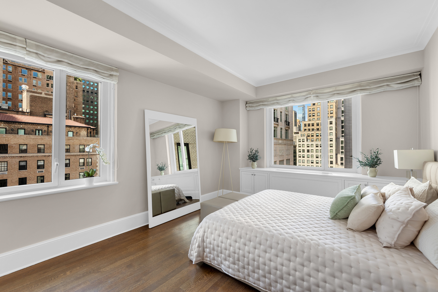 530 Park Avenue, Unit 17A Manhattan, NY 10065 - Photo 10 of 22 a bedroom with a large bed and a window