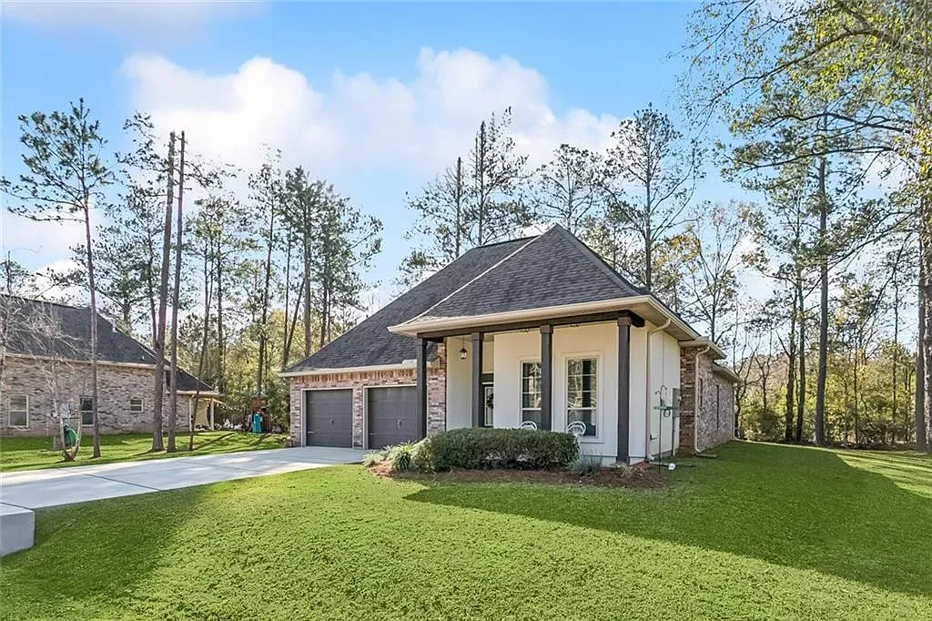 $355,000 | 112 Grand Lake Drive, Covington, LA 70435