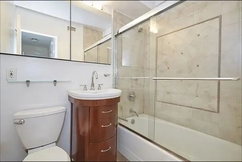 $1,050,000 | 79 West 12th Street, Unit 3H | Greenwich Village