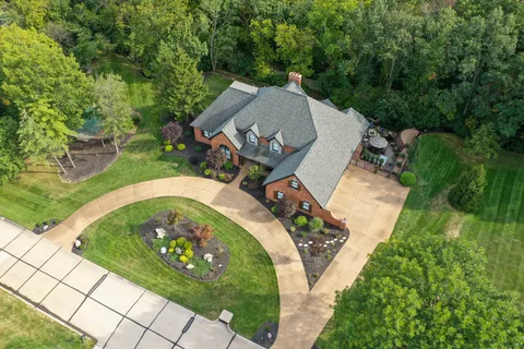 $1,995,000 | 13352 Weston Park Drive, St. Louis, MO 63131