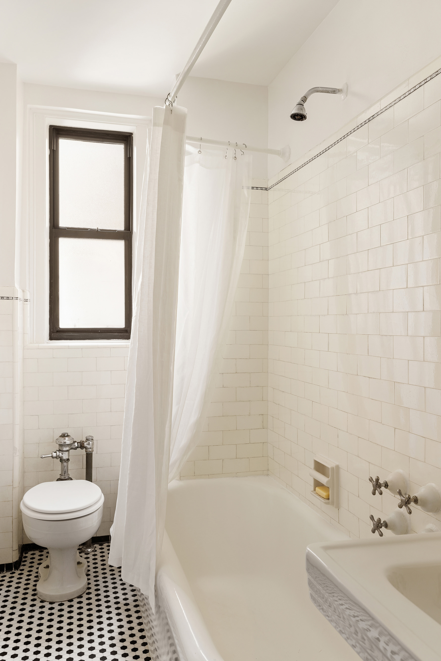 305 West 86th Street, Unit 4B Manhattan, NY 10024 - Photo 13 of 16