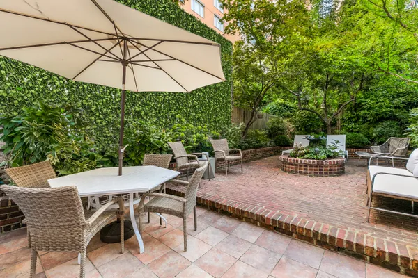 $75,000 | 209 East 61st Street | Lenox Hill