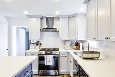 Contact Agent | Wayne Avenue, Springfield, PA 19064