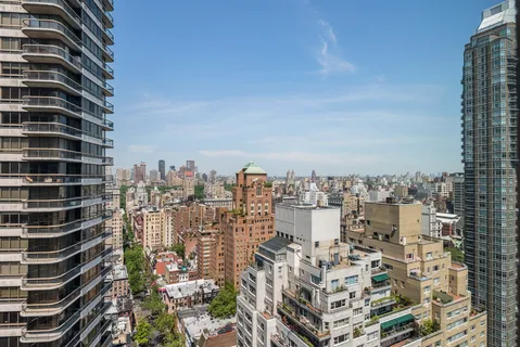 $3,200,000 | 200 East 62nd Street, Unit 27A | Lenox Hill