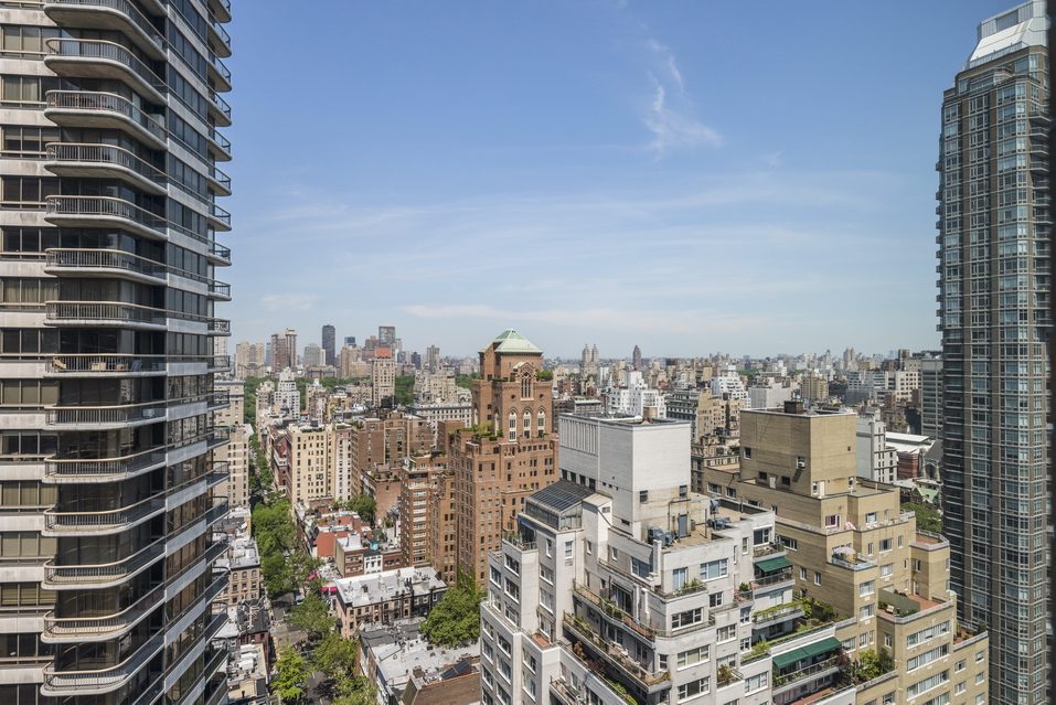 200 East 62nd Street, Unit 27A Manhattan, NY 10065 - Photo 10 of 19 a view of a city with tall buildings