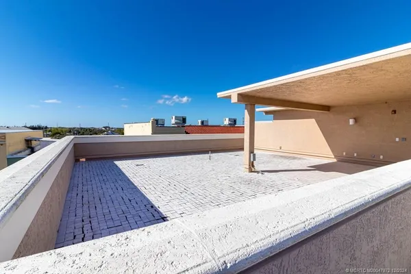 $4,000 | 47 Southwest Osceola Street, Unit UN206, Stuart, FL 34994