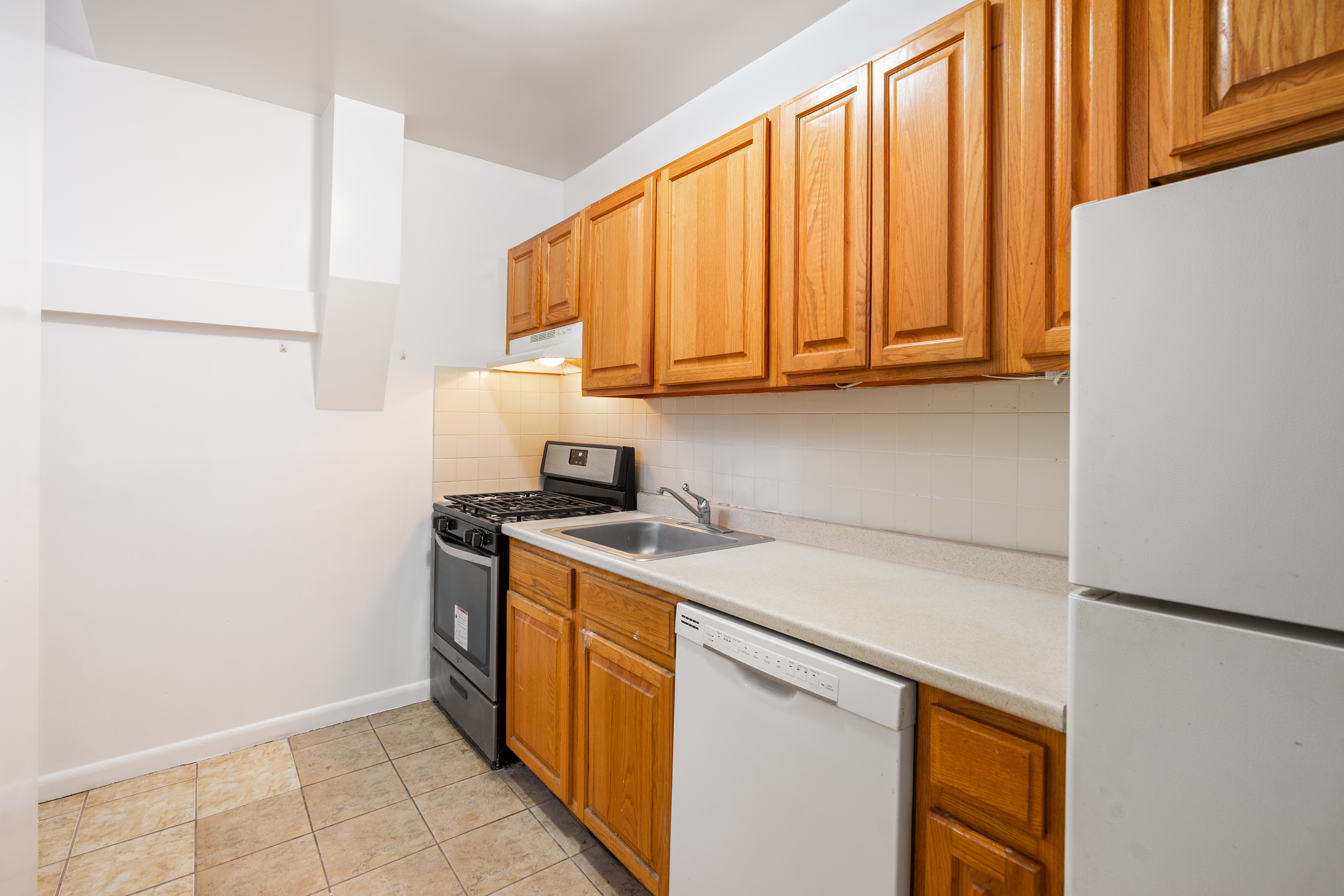 68-63 108th Street, Unit 1B Queens, NY 11375 - Photo 5 of 13 a utility room with dryer and washer