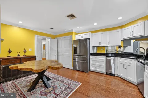 $875,000 | 1300 Army Navy Drive, Unit PH3, Arlington, VA 22202