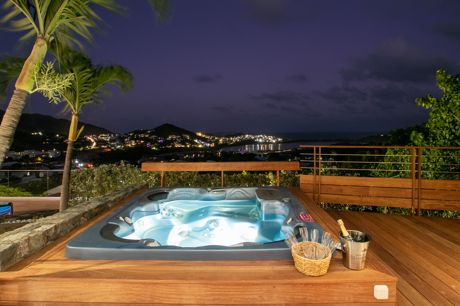 3 Rue Du Mont Vernon St. Martin, undefined 97150 - Photo 39 of 40 a view of swimming pool from a balcony
