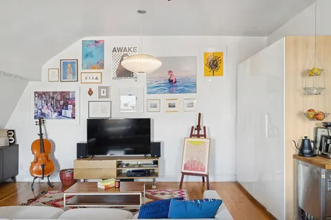 $795,000 | 184 Clinton Avenue, Unit 4A | Clinton Hill