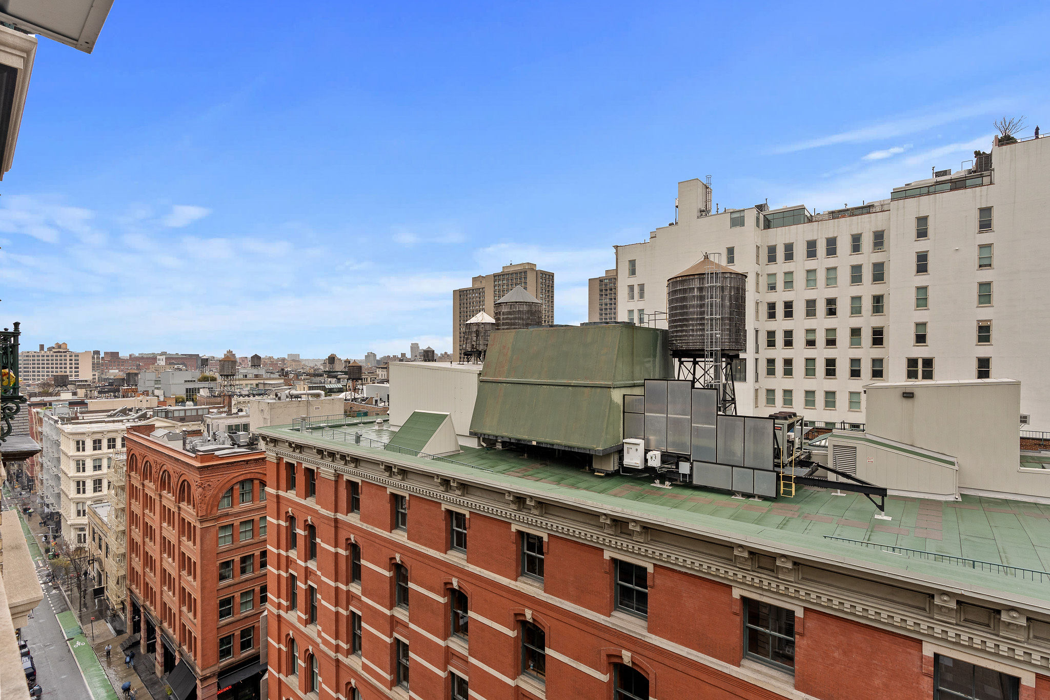565 Broadway Manhattan, NY 10012 - Photo 5 of 15 a picture of city view