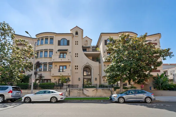 $1,195,000 | 10364 Almayo Avenue, Unit 305, Los Angeles, CA 90064