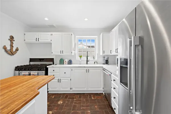 $4,350,000 | 224 Amethyst Avenue, Newport Beach, CA 92662