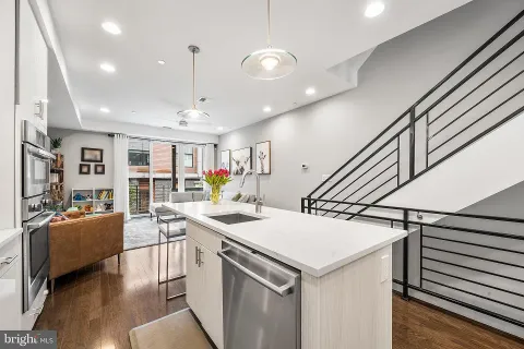 $610,000 | 1010 South 17th Street, Unit B, Philadelphia, PA 19146