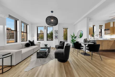 $1,695,000 | 55 West 95th Street, Unit PHE | Upper West Side