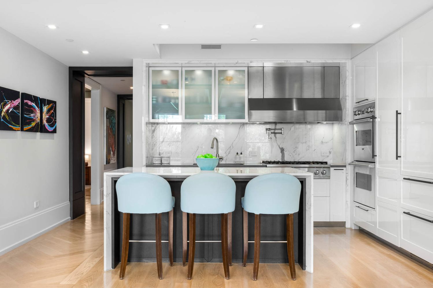 182 West 82nd Street, Unit 4E Manhattan, NY 10024 - Photo 6 of 25 a kitchen with a table and chairs in it