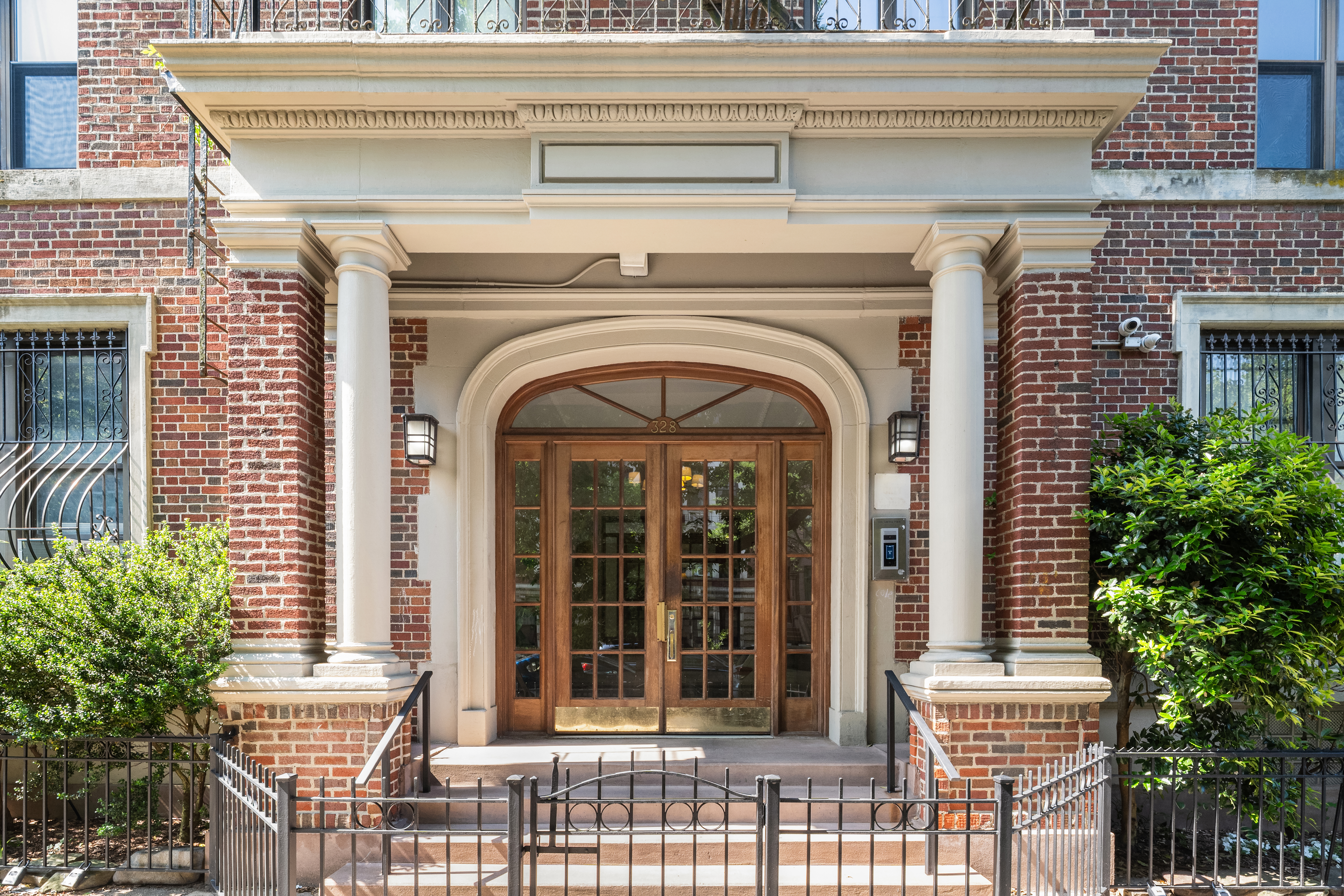 328 Sterling Place, Unit 1A Brooklyn, NY 11238 - Photo 6 of 7 a view of front door and small entryway