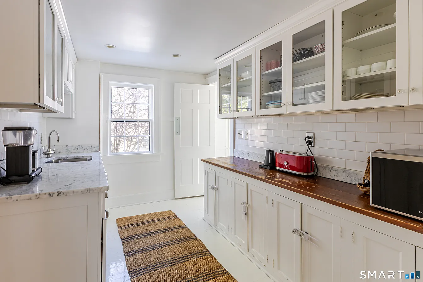 89 Chestnut Hill Road Wilton, CT 06897 - Photo 13 of 28