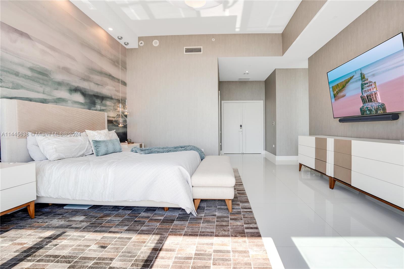 88 Southwest 7th Street, Unit PH4303 Miami, FL 33130 - Photo 33 of 97