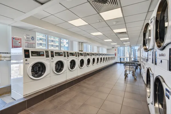 $4,500 | 350 West 42nd Street, Unit 12C | Hell's Kitchen