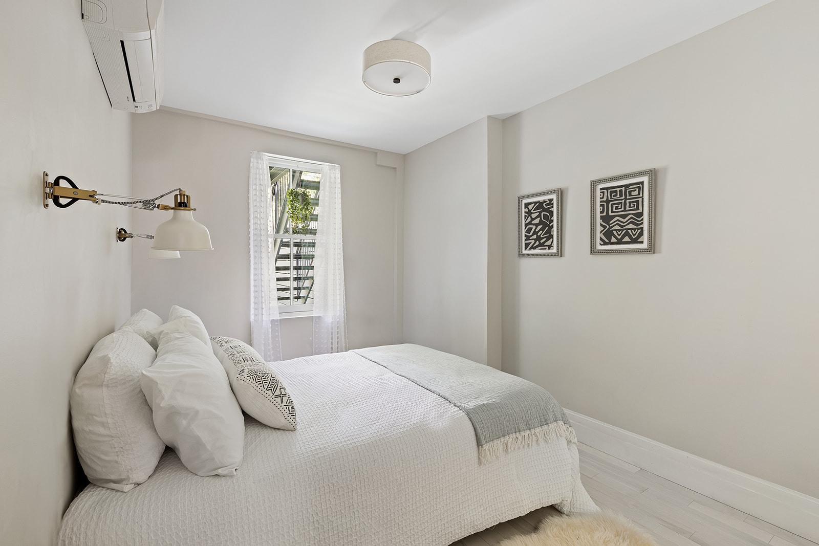 281 Jefferson Avenue Brooklyn, NY 11216 - Photo 21 of 25 a bedroom with a bed and a window