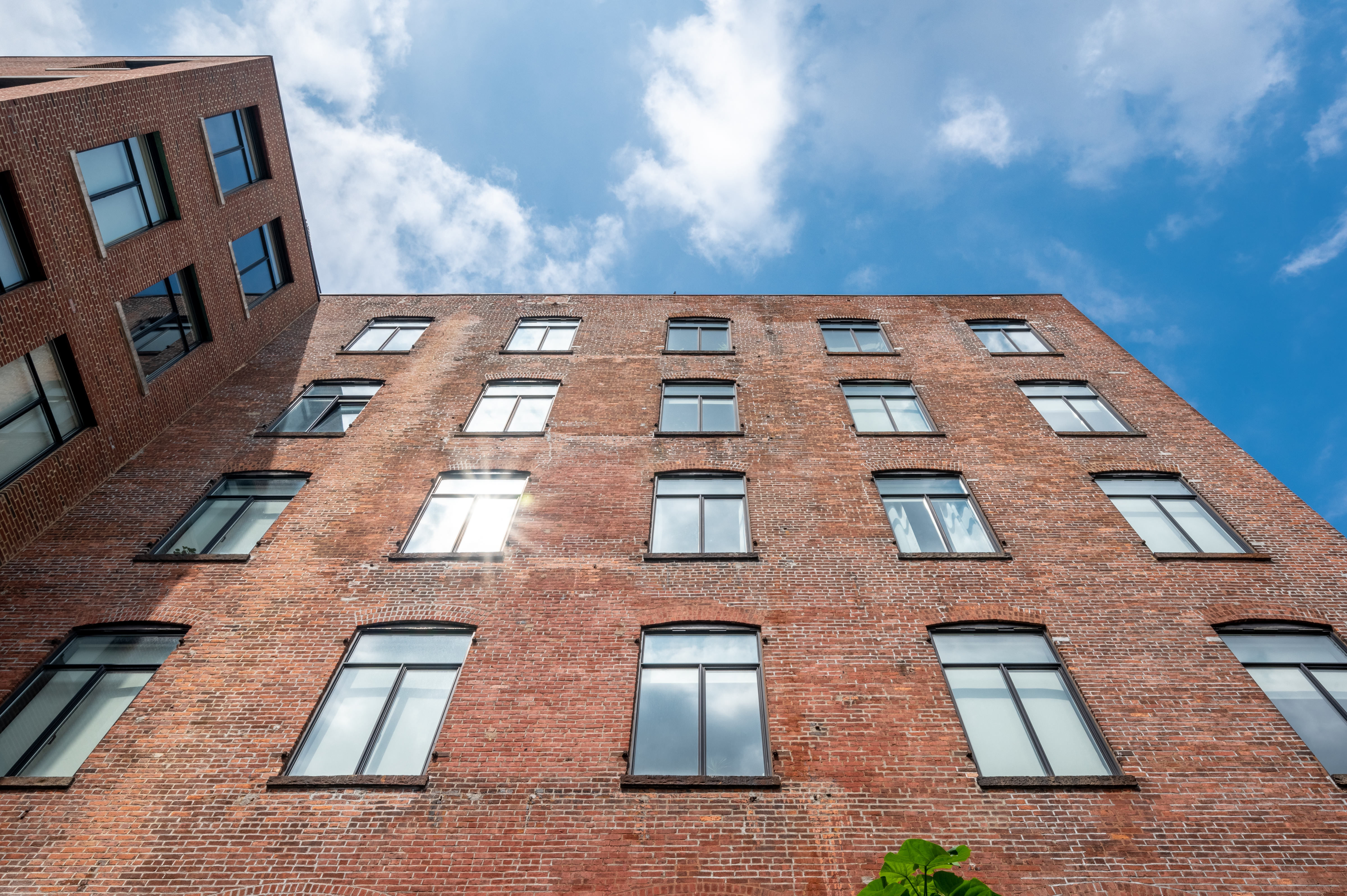 139 North 10th Street, Unit 1G Brooklyn, NY 11249 - Photo 8 of 9 front view of a building