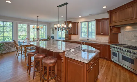 $2,375,000 | 10 Eastburn Drive, New Hope, PA 18938