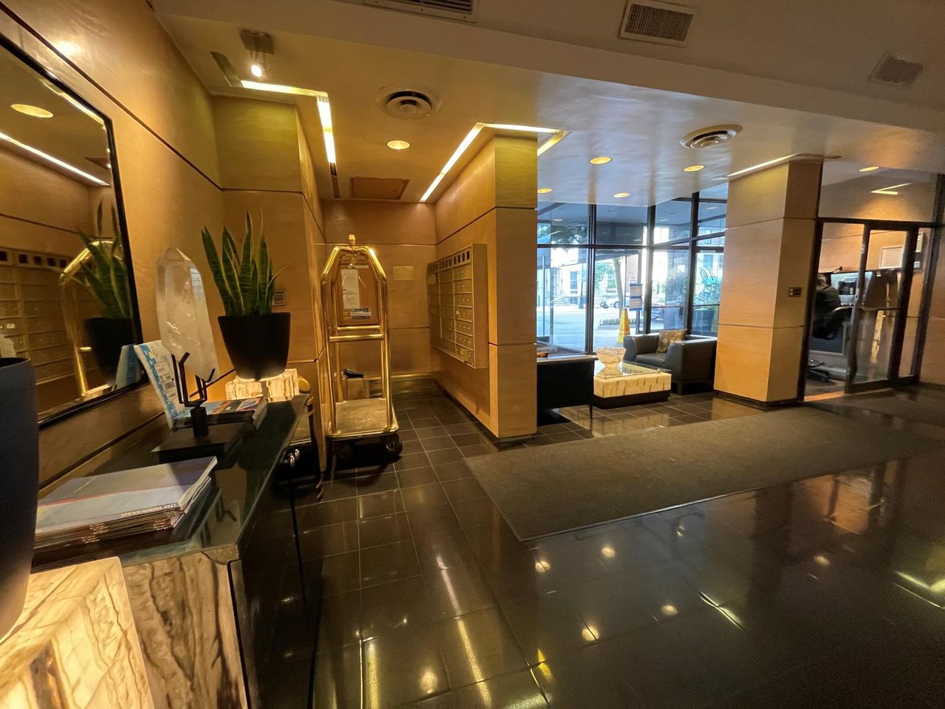 40 Sutton Place, Unit 8D Manhattan, NY 10022 - Photo 10 of 12 a gym room with stainless steel appliances