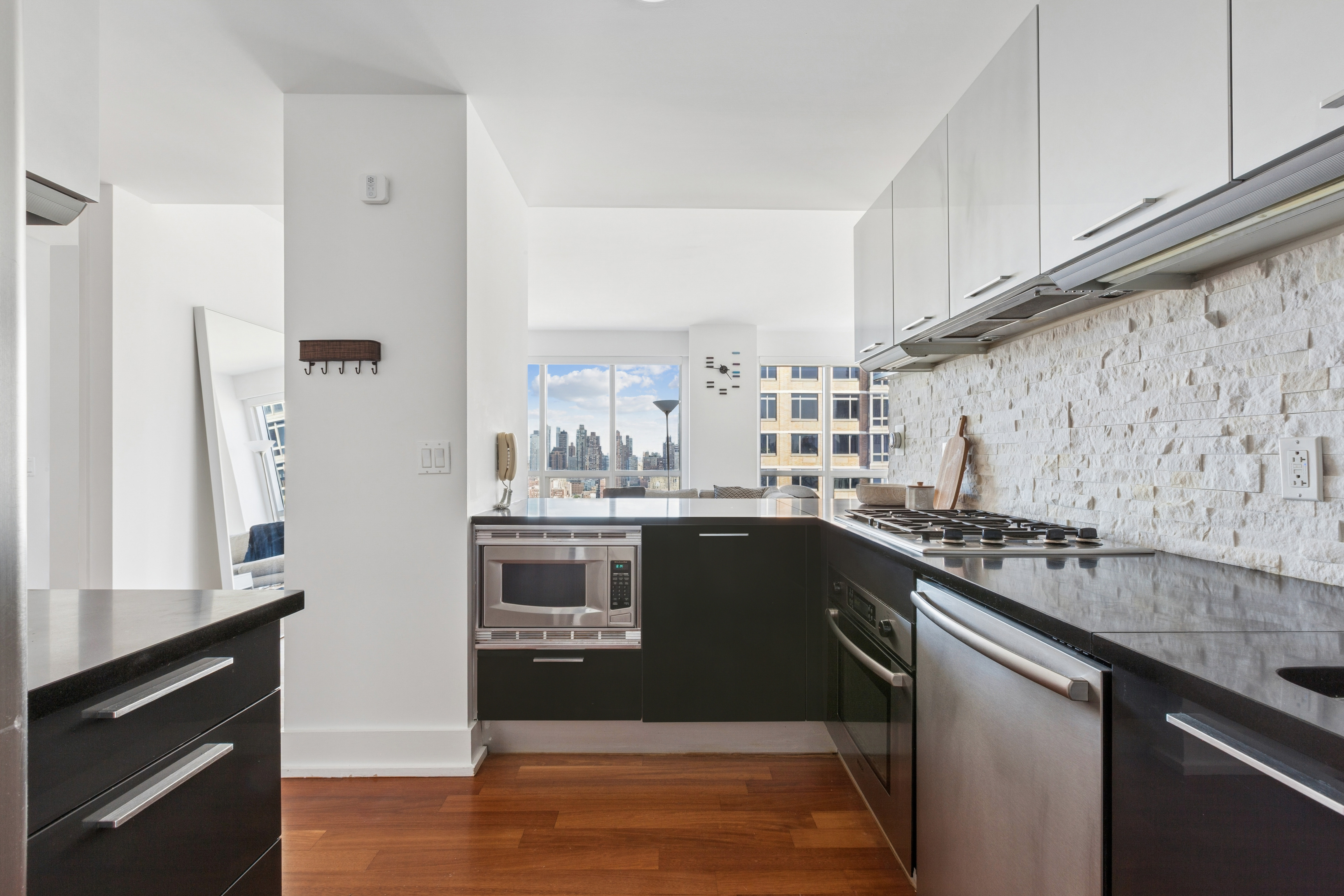 350 West 42nd Street, Unit 37D Manhattan, NY 10036 - Photo 9 of 20 Gallery Image 9