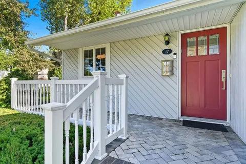$950,000 | 17 Willben Lane, Plainview, NY 11803