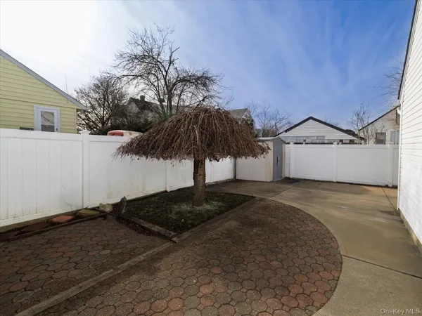 $700,000 | 158 Roosevelt Avenue, Freeport, NY 11520