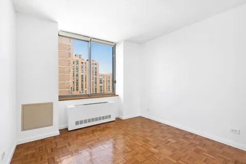 $4,500 | 200 East 89th Street, Unit 18D | Upper East Side